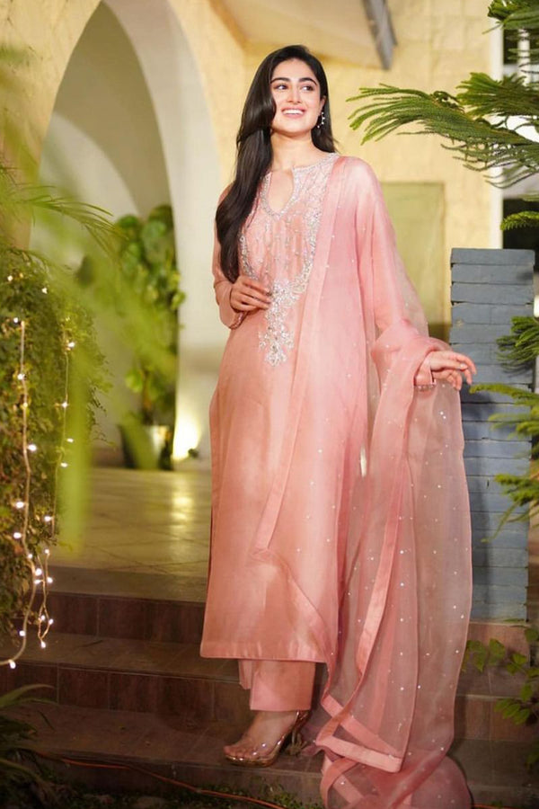 Hina Afridi Wearing ASM